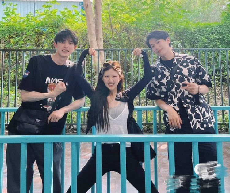 Trieu Lo Tu giam can qua da, xuat hien voi voc dang gay tro xuong-Hinh-4