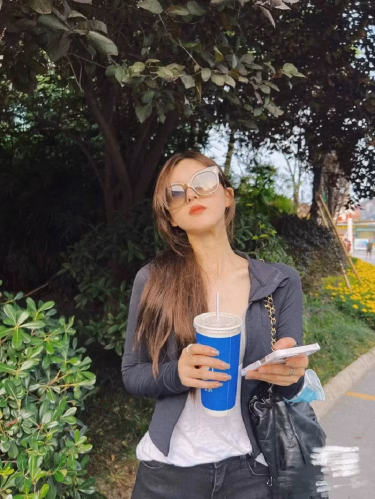 Trieu Lo Tu giam can qua da, xuat hien voi voc dang gay tro xuong-Hinh-2