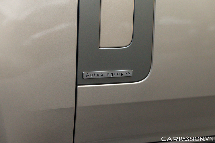 Động cơ xăng cũng được hỗ trợ thêm bởi hệ thống Dừng/Khởi động gồm một bộ đề 48V và dây đai thông minh, giúp tiết kiệm nhiên liệu bằng cách tạm ngắt mỗi khi người lái rời chân khỏi bàn đạp ga một lúc lâu (chẳng hạn như chạy trớn), để sau đó có thể nhanh chóng tái khởi động bằng nguồn năng lượng thất thoát đã được thu hồi và lưu trữ lại trong quá trình giảm tốc hoặc phanh.