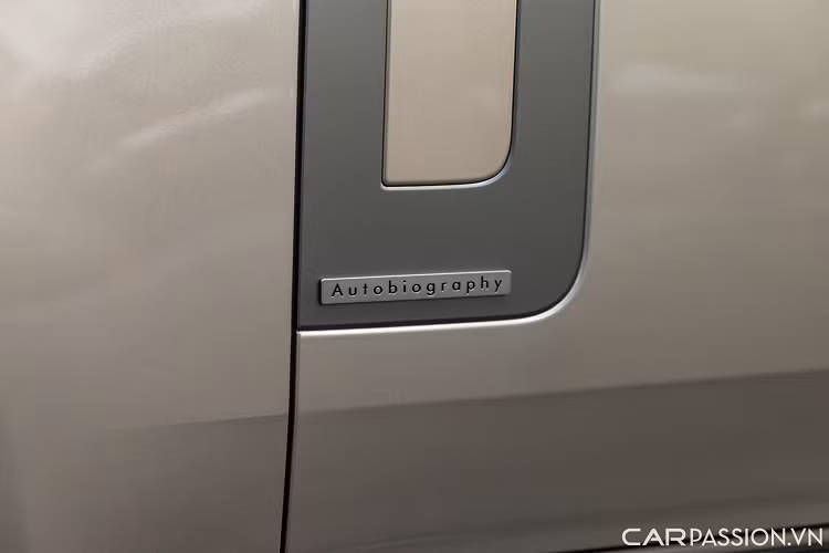 Động cơ xăng cũng được hỗ trợ thêm bởi hệ thống Dừng/Khởi động gồm một bộ đề 48V và dây đai thông minh, giúp tiết kiệm nhiên liệu bằng cách tạm ngắt mỗi khi người lái rời chân khỏi bàn đạp ga một lúc lâu (chẳng hạn như chạy trớn), để sau đó có thể nhanh chóng tái khởi động bằng nguồn năng lượng thất thoát đã được thu hồi và lưu trữ lại trong quá trình giảm tốc hoặc phanh.