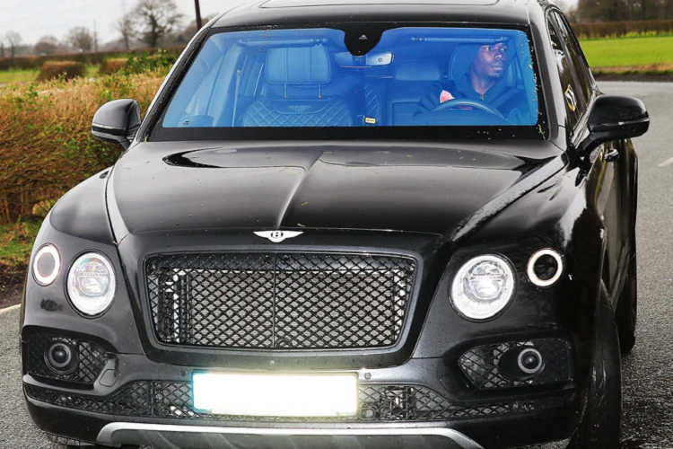 Mẫu xe mới nhất mà Pogba sở hữu là chiếc Bentley Bentayga, chiếc SUV siêu sang này cũng được vận chuyển đến Turin. Bentley Bentayga là mẫu xe được giới cầu thủ ưa chuộng, rất nhiều ngôi sao tại giải Ngoại hạng Anh cũng sở hữu chiếc xe này như Riyad Mahrez, Jesse Lingard, Raheem Sterling, Kyle Walker...