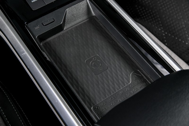 "Trái tim" của Toyota Veloz 2022 tại Thái Lan là động cơ xăng 4 xi-lanh, Dual VVT-i, dung tích 1.5L, tạo ra công suất tối đa 106 mã lực và mô-men xoắn cực đại 138 Nm.