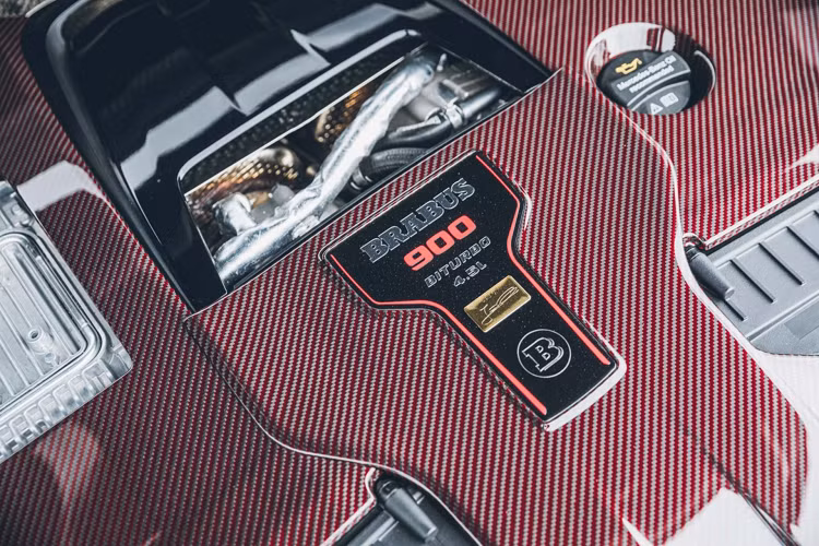 Kết quả là khối động cơ V8 dung tích 4.5 lít cho công suất 888 mã lực, mô-men xoắn cực đại lên tới 1.250 Nm nhưng Brabus giới hạn ở mức 1.050 Nm.