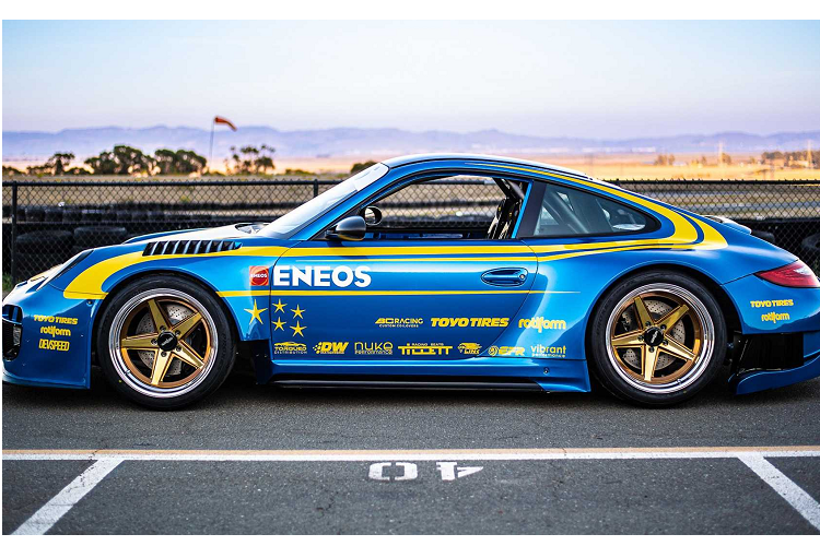 Chiếc xe thể thao Porsche 911 động cơ Subaru này lúc bán đã mất đi khối động cơ nguyên bản, chính vì thế mà đội ngũ nâng cấp đã lựa chọn trang bị cho xe khối động cơ boxer EJ25 được sửa đổi nhiều có nguồn gốc từ chiếc Subaru Impreza STI đời 2008.