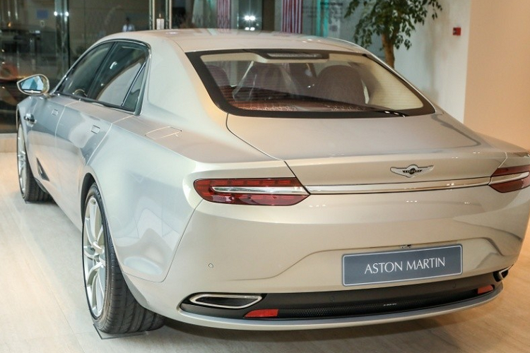 Tuy nhiên, vào tháng 12/2016, chỉ có đúng 120 xe sang Aston Martin Lagonda Taraf được bán ra và chính thức không sản xuất nữa. Tháng 4 năm 2018, một chiếc xe siêu sang Aston Martin Lagonda Taraf bất ngờ xuất hiện tại đại lý chính hãng ở Malaysia khiến không ít giới mê xe tại nước này choáng.