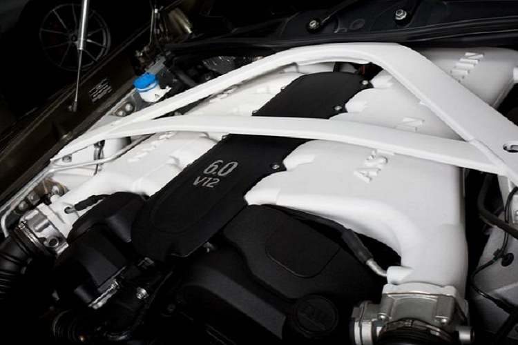 Aston Martin Lagonda Taraf cũng là chiếc xe hiếm hoi được Tunku Idris Iskandar Ismai ghi tên nội dung trong các bức ảnh của mình, điều này cho thấy Hoàng tử bang Johor rất yêu thích các xe sang hay bản giới hạn như Aston Martin Lagonda Taraf.