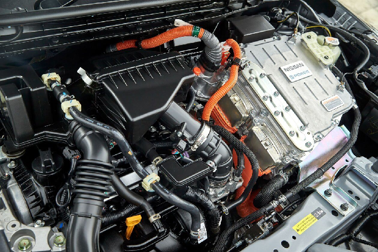 Theo thông tin từ một số đại lý Nissan, Kicks e-Power cũng sẽ ra mắt thị trường Việt Nam vào tháng 5 năm nay. Tuy nhiên, đến tháng 6, xe mới về Việt Nam và bắt đầu giao cho khách hàng. 