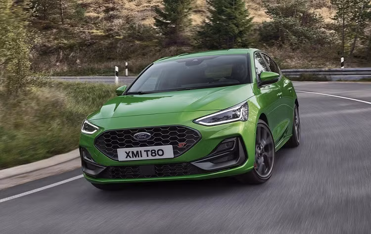 Ford Focus tiep tuc bi “khai tu”, nhuong san cho Honda Civic va Mazda3