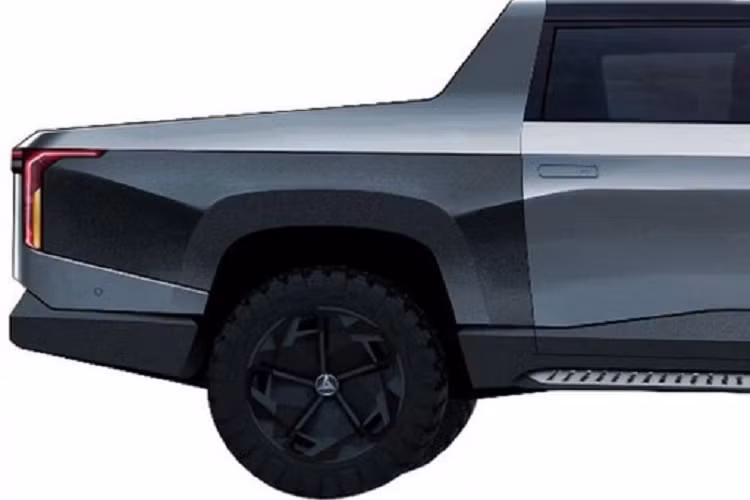 Nằm vắt ngang thùng xe và trên đỉnh kính sau là 2 dải đèn LED khác. Đó là chưa kể đến 2 đèn phản quang được tích hợp vào ốp gầm màu bạc dưới cản sau. Riêng thùng sau của xe có vẻ khá ngắn. Nhìn chung, thiết kế ngoại thất của mẫu xe bán tải Sany trông quen mắt vì gợi liên tưởng đến GMC Hummer EV và Tesla Cybertruck chạy điện. Đáng tiếc là hiện chưa có hình ảnh nội thất và thông tin về động cơ của mẫu xe bán tải này. Chỉ biết rằng, mẫu xe du lịch đầu tay của Sany sẽ là ôtô điện.