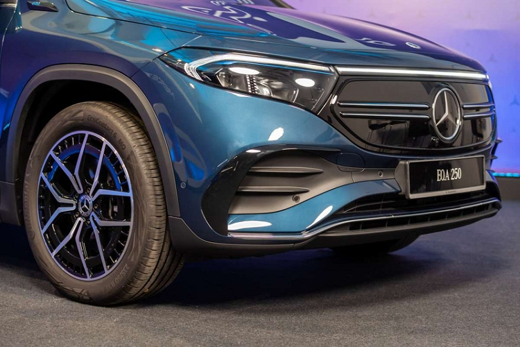 Với sạc nhanh DC, chỉ mất 32 phút để sạc pin từ 10% lên 80%.