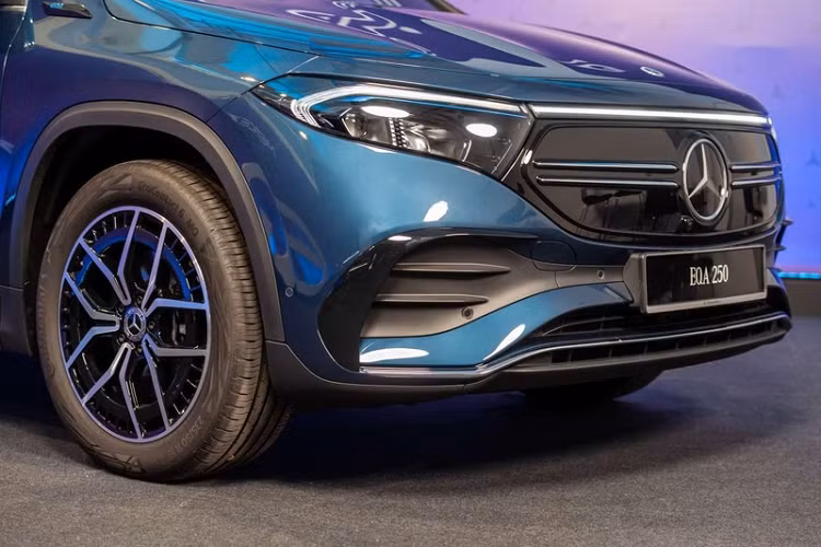 Với sạc nhanh DC, chỉ mất 32 phút để sạc pin từ 10% lên 80%.