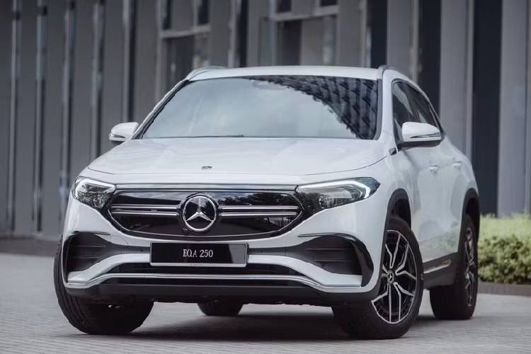 EQA sở hữu gói pin 66,5 kWh tiêu chuẩn, cung cấp phạm vi hoạt động lên đến 429 km cho mỗi lần sạc đầy. Nếu dùng sạc AC, bộ pin này mất 5 giờ 45 phút để sạc lên 100% pin.