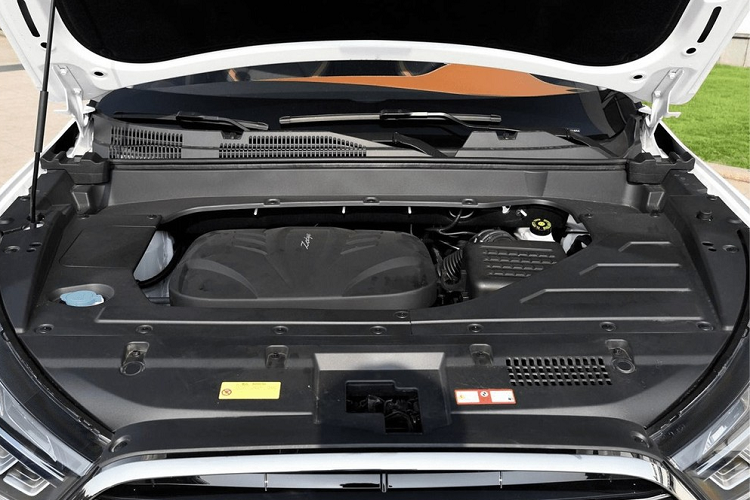 Tương tự phiên bản cũ đã lần đầu tiên ra mắt vào năm 2017, mẫu xe này cũng sở hữu chiều dài 4.505 mm, chiều rộng 1.830 mm, chiều cao 1.640 mm và chiều dài cơ sở 2.610 mm. Với kích thước này, Zotye T300L sẽ cạnh tranh trong phân khúc SUV cỡ B, giống Honda HR-V. Tương tự kích thước, thiết kế của Zotye T300L 2023 cũng không khác biệt so với trước.