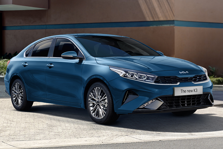 Tạm xếp ở vị trí thứ 10 là Kia K3, với tổng doanh số đạt 10.689 xe sau 11 tháng. Nếu không cố gắng bứt tốc, có lẽ mẫu sedan này sẽ khó có thể trụ lại trong top 10 xe bán chạy nhất năm. Kia K3 đang được phân phối tại Việt Nam với 5 phiên bản, giá dao động từ 619 - 819 triệu đồng.