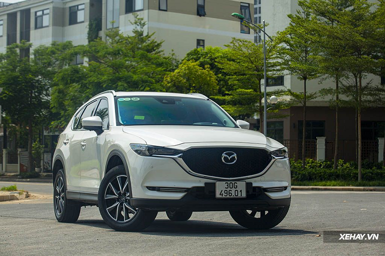  Mazda CX-5 - 11.985 xe Đạt tổng doanh số 11.985 xe, đứng thứ 8 toàn thị trường sau 11 tháng, Mazda CX-5 dường như đã nắm chắc vị thế dẫn đầu phân khúc SUV/CUV hạng C, bỏ xa các đối thủ xếp sau như Honda CR-V (8.550 xe), Hyundai Tucson (7.714 xe) hay Kia Sportage (2.971 xe).