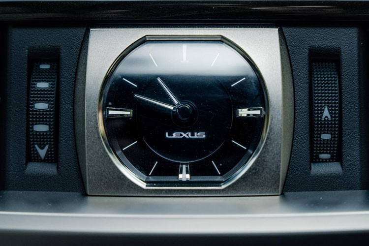 Trang bị giải trí của Lexus LX570 Inspiration Series đến từ hệ thống âm thanh vòm Mark Levinson cao cấp với 19 loa, công suất 450 watt, xe có màn hình 12,3 inch cùng các tính năng ấn tượng khác.