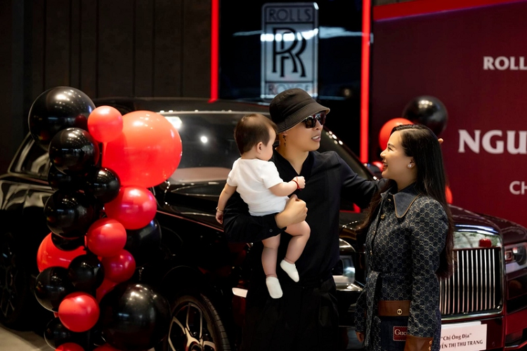 SUV siêu sang Rolls-Royce Cullinan được xếp hạng sang trọng bậc nhất thế giới hiện nay và kể từ khi ra mắt nó đã nhanh chóng trở thành mẫu xe đắt khách ở cả thị trường Việt Nam lẫn thị trường quốc tế.