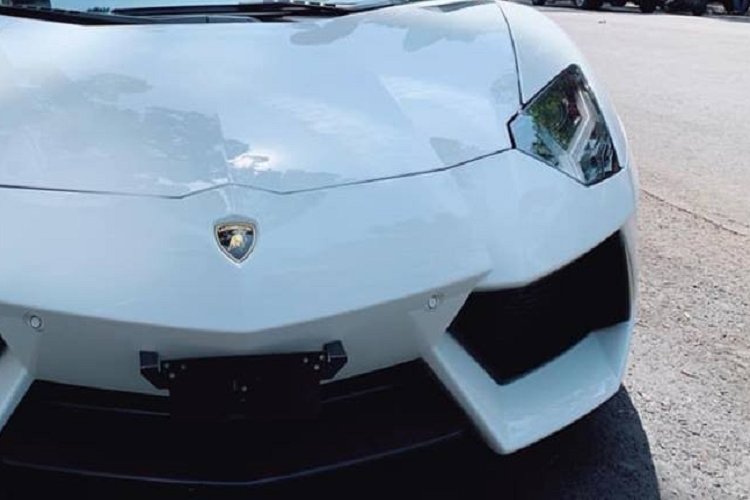 Nguyên bản, siêu xe Lamborghini Aventador LP700-4 từng của tay chơi xe 8X ở tỉnh Bình Dương sử dụng động cơ V12, dung tích 6,5 lít với công suất tối đa 700 mã lực và mô-men xoắn cực đại 690 Nm.