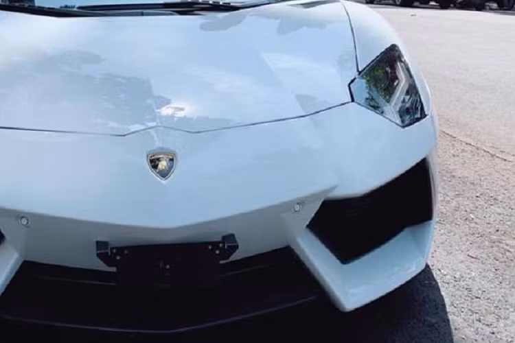 Nguyên bản, siêu xe Lamborghini Aventador LP700-4 từng của tay chơi xe 8X ở tỉnh Bình Dương sử dụng động cơ V12, dung tích 6,5 lít với công suất tối đa 700 mã lực và mô-men xoắn cực đại 690 Nm.