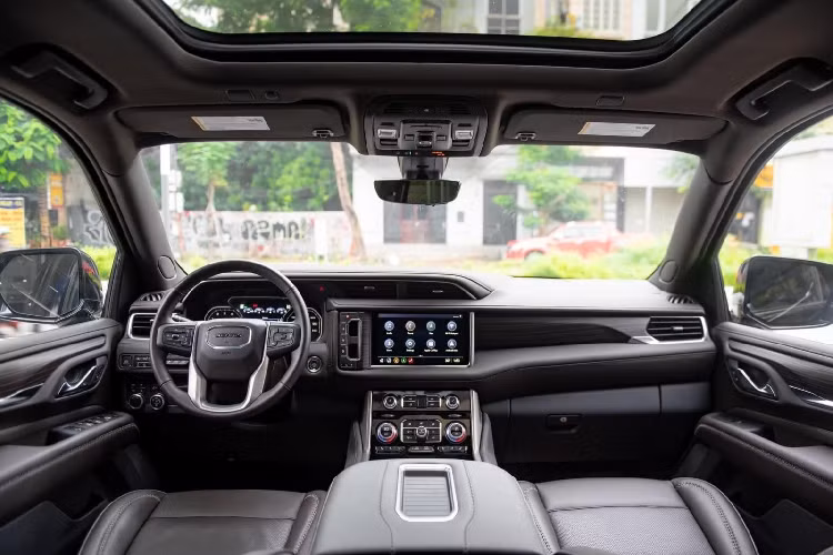 Như vậy có thể thấy đại gia Quảng Ninh rất yêu thích các dòng xe SUV bao gồm những mẫu xe cỡ lớn như GMC Yukon XL Denali hay Lincoln Navigator L Black Label bên cạnh các mẫu xe SUV khác bao gồm GLC, GLS, Toyota Land Cruiser 2022 hay SUV hạng sang của Range Rover và Mercedes-AMG G63.