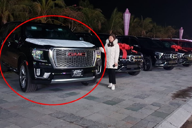 Những ngày vừa qua, cộng đồng mạng đã có dịp choáng váng khi thông tin về một đại gia Quảng Ninh, chủ doanh nghiệp đa ngành nghề chi hơn 160 tỷ đồng để mua hàng chục xe đắt tiền cũng như ôtô bình dân cho các lãnh đạo cũng như nhân viên công ty. Đây quả là màn thưởng Tết rất hoành tráng mà trước nay rất hiếm khi xảy ra tại Việt Nam.