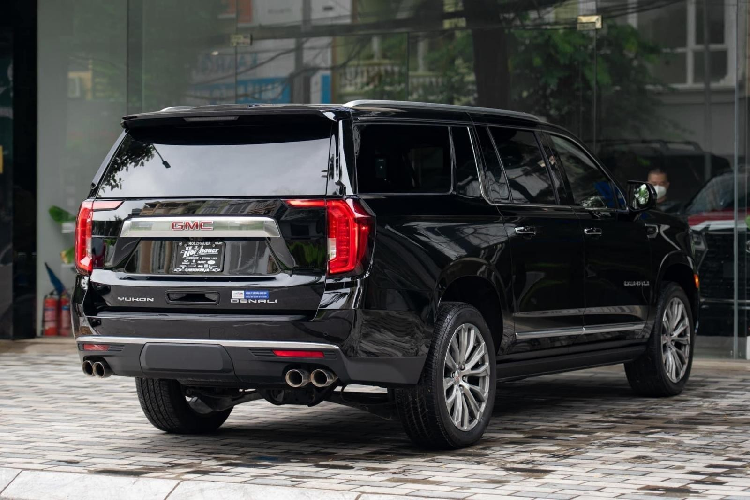 Truyền sức mạnh cho xe SUV cỡ lớn GMC Yukon XL Denali là khối động cơ V8, dung tích 6.2 lít, có khả năng sản sinh công suất tối đa 420 mã lực, mô-men xoắn cực đại 624 Nm. Đồng hành cùng nội công này là hộp số 10 cấp tự động, đi kèm 5 chế độ lái khác nhau như Eco, nội đô, chế độ hỗ trợ leo dốc, đổ đèo, thể thao