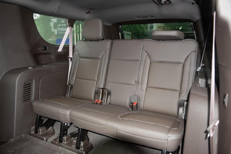 GMC Yukon của đại gia Quảng Ninh thuộc bản XL Denali nên sở hữu kích thước tổng thể dài rộng và cao lần lượt là: 5.720 x 2.058 x 1940 mm. Chiều dài cơ sở của xe là 3.302 mm.