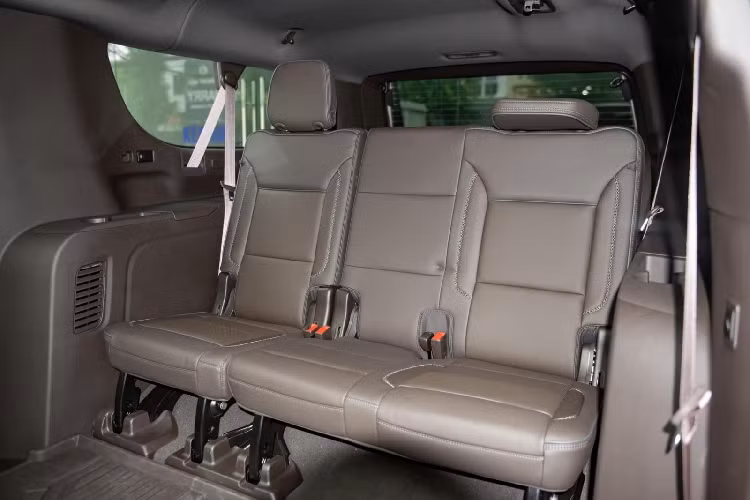 GMC Yukon của đại gia Quảng Ninh thuộc bản XL Denali nên sở hữu kích thước tổng thể dài rộng và cao lần lượt là: 5.720 x 2.058 x 1940 mm. Chiều dài cơ sở của xe là 3.302 mm.