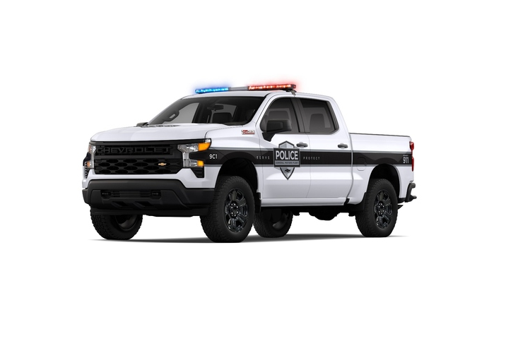 Ngoài ra, xe cảnh sát Chevrolet Silverado 2023 còn sở hữu bộ lọc khí hiệu suất cao, mâm xe 20 inch bằng thép kèm lốp cao su địa hình Goodyear. Xe có sức kéo 4.218 kg.