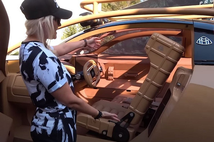 Vì chỉ là một chiếc xe trưng bày thuần túy, Project Maybach chạy điện không có trang bị hệ thống truyền động, nhưng trên mặt lý thuyết, nó sẽ chạy hoàn toàn bằng điện, với các tấm pin năng lượng mặt trời ở dưới nắp capô để bổ sung điện vào bộ pin.