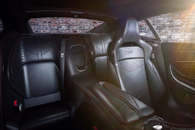 Sức mạnh trên sẽ giúp phiên bản giới hạn của Aston Martin Vantage kết hợp với hộp số tự động ZF 8 cấp và hệ dẫn động cầu sau, nhờ đó, chiếc xe này có khả năng tăng tốc từ vị trí xuất phát lên 100 km/h chỉ trong thời gian 3,6 giây. Aston Martin Vantage 007 Edition đạt vận tốc tối đa 314 km/h.