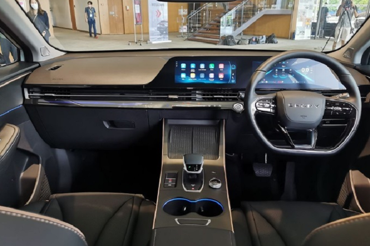 Bên cạnh kích thước vượt mặt các đối thủ, OMODA 5 còn sở hữu thiết kế ngoại thất đầy phong cách nhờ triết lý Art in Motion mới. Đây cũng là mẫu SUV đầu tiên của Chery được áp dụng triết lý thiết kế này. Nhờ đó, OMODA 5 mang trên mình những đường nét thiết kế mượt mà và khí động lực học.