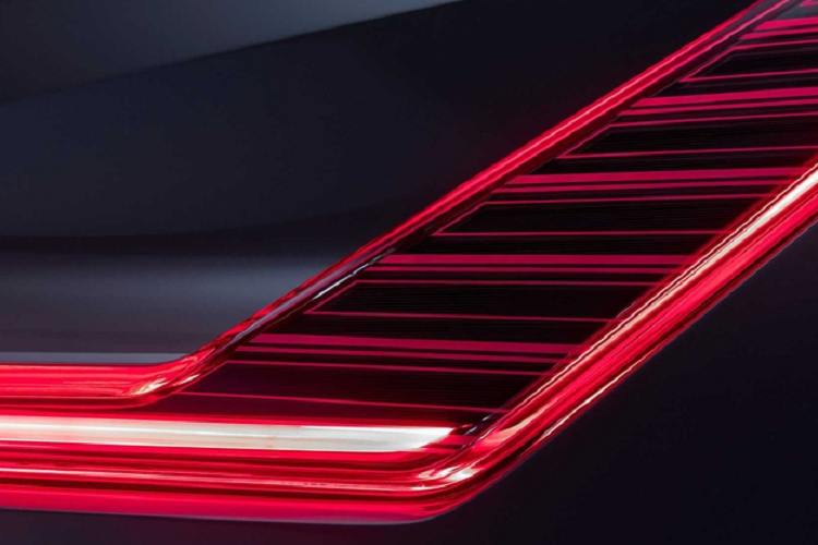 "Mỗi chiếc đều được chế tạo bằng tay bởi một đội ngũ thợ thủ công tuyệt vời trong khuôn viên Trung tâm Kỹ thuật lịch sử của chúng tôi và thông báo đầu tư hôm nay nhấn mạnh cam kết của chúng tôi trong việc cung cấp một chiếc Cadillac đẳng cấp thế giới không có gì khác ngoài những thứ tốt nhất về tay nghề, thiết kế, kỹ thuật và công nghệ." - chủ tịch GM cho biết thêm.