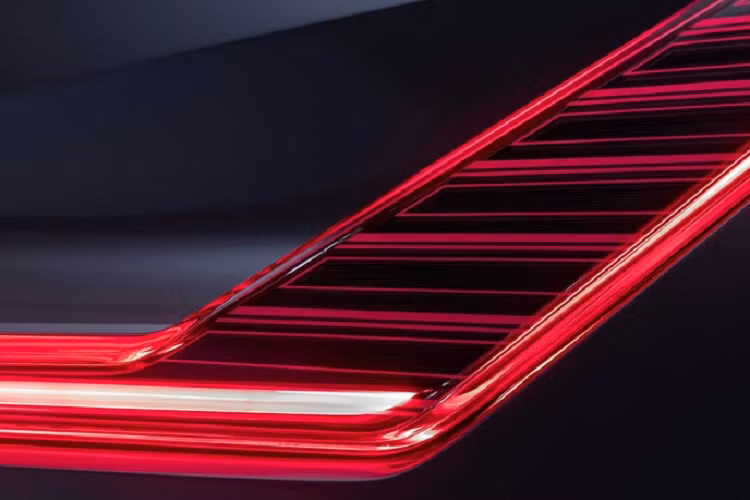 "Mỗi chiếc đều được chế tạo bằng tay bởi một đội ngũ thợ thủ công tuyệt vời trong khuôn viên Trung tâm Kỹ thuật lịch sử của chúng tôi và thông báo đầu tư hôm nay nhấn mạnh cam kết của chúng tôi trong việc cung cấp một chiếc Cadillac đẳng cấp thế giới không có gì khác ngoài những thứ tốt nhất về tay nghề, thiết kế, kỹ thuật và công nghệ." - chủ tịch GM cho biết thêm.