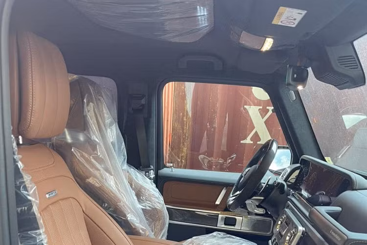 Hiện vẫn chưa rõ mức giá bán của xe, chỉ biết rằng, dòng xe Mercedes-AMG G63 có giá đang tăng cao do thiếu hàng và ước tính số tiền mà các đại gia phải chi ra trên 14 tỷ đồng chưa bao gồm chi phí lăn bánh.