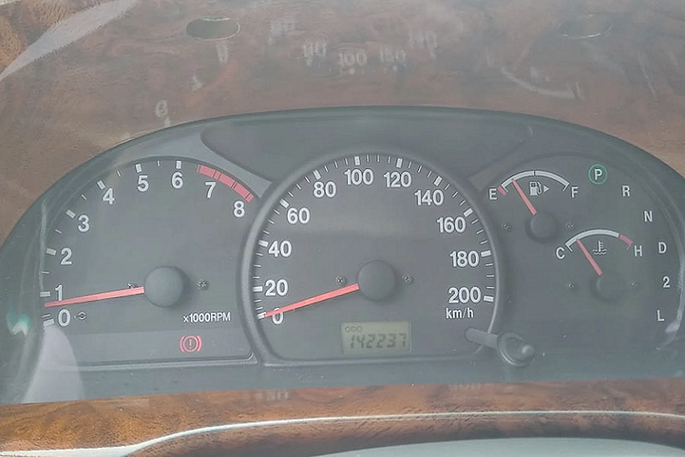 Nhìn chung, giá xe Suzuki XL7 2002 "khá mềm" này được xem là lựa chọn dành cho những khách hàng có điều kiện kinh tế vừa phải, đang cần một chiếc SUV Nhật mang khả năng vận hành bền bỉ, đáng tin cậy, “che nắng che mưa” với chi phí mua xe dưới 300 triệu đồng.