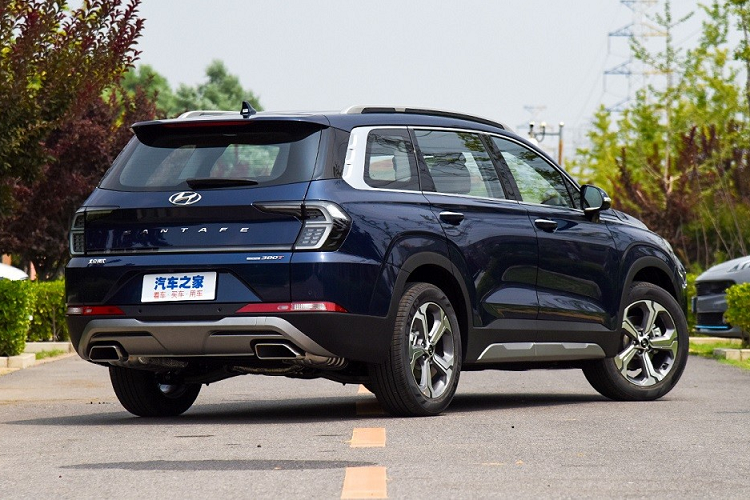 Tại thị trường Trung Quốc, Hyundai SantaFe có doanh số khá thấp. Trong 3 tháng đầu năm nay, hãng Hyundai chỉ bán được 812 chiếc SantaFe cho khách hàng Trung Quốc. Hi vọng sự xuất hiện của Hyundai SantaFe phiên bản 6 chỗ sẽ giúp mẫu SUV hạng trung này cải thiện doanh số ở thị trường tỷ dân.