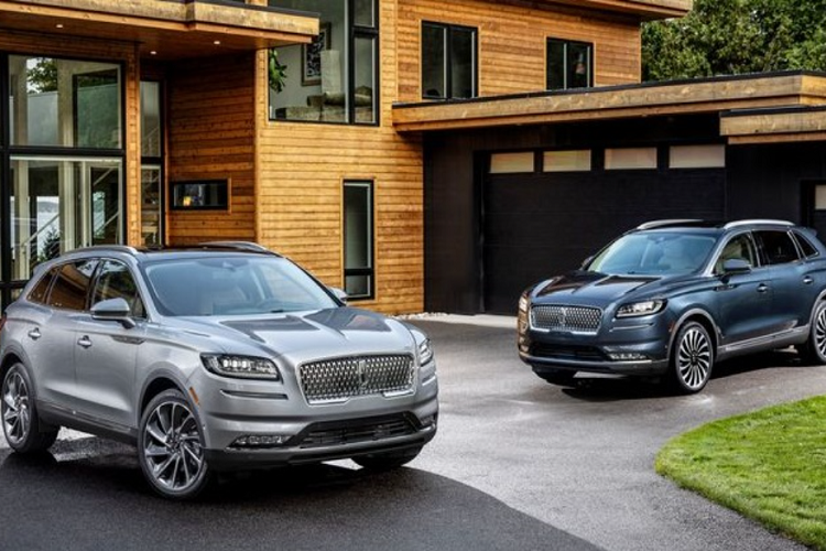 Chưa rõ giá xe Lincoln Nautilus 2021 đời mới nhất vừa về việt Nam thuộc phiên bản nào, nhưng mức giá tạm tính khoảng hơn 4 tỷ đòng. Tại thị trường nước ngoài, xe Lincoln Nautilus có giá bán từ khoảng 48.000 USD (tương đương khoảng 1,09 tỷ đồng).