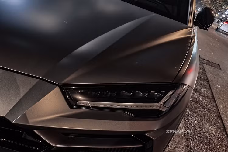 Lamborghini Urus đã từng soán ngôi Bentley Bentayga trở thành SUV nhanh nhất thế giới với khả năng tăng tốc từ 0 lên 100 km/h chỉ trong 3.6 giây, 0 lên 200 km/h trong 12.8 giây trước khi đạt vận tốc tối đa 305 km/h.