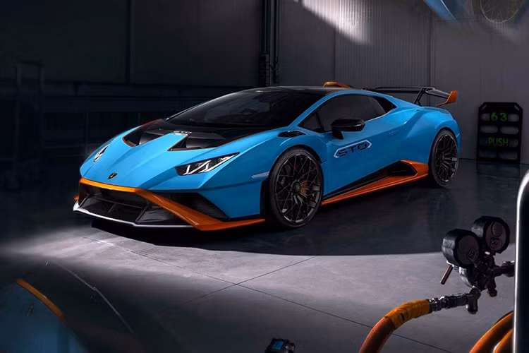 Trên Lamborghini Huracan STO Super Trofeo Omologata mới có ba chế độ lái ANIMA khác nhau: STO – Thích hợp cho lái xe đường trường và đường quanh co, mọi khía cạnh năng động của xe đều được tối ưu hóa cho điều kiện đường xá. ESC đang hoạt động. Trofeo – Tất cả các hệ thống điện tử đều được tối ưu hóa cho nhựa đường khô và để đạt được thời gian vòng đua tốt nhất.