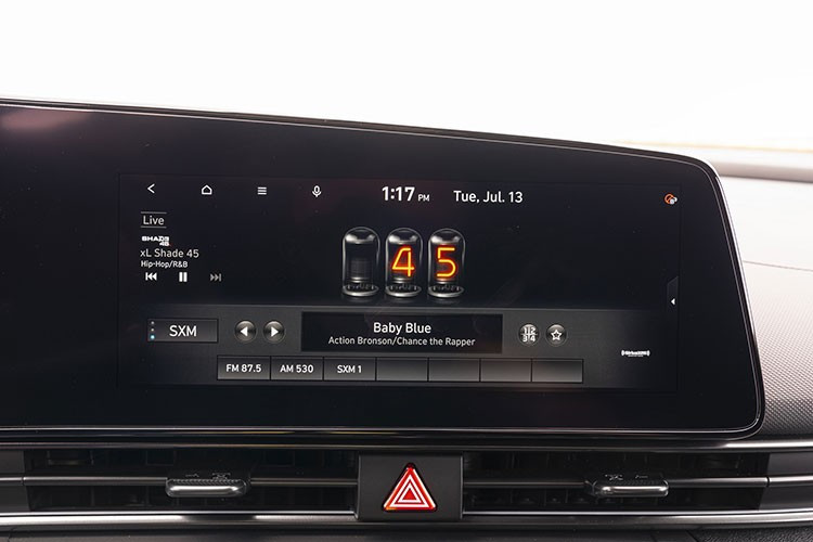 Chưa hết, tính năng overboost "N Grin Shift" còn giúp xe tăng công suất lên 286 mã lực trong khoảng thời gian ngắn. Những trang bị ấn tượng này giúp Hyundai Elantra N 2023 chỉ mất thời gian 5,3 giây để tăng tốc từ vị trí xuất phát lên 100 km/h.