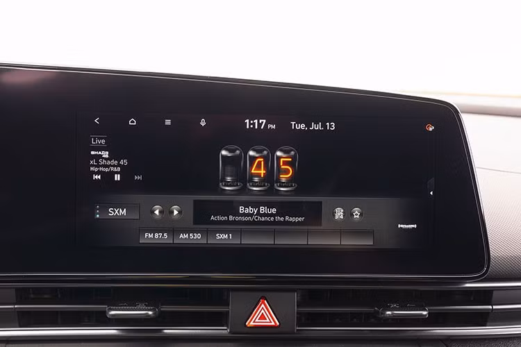 Chưa hết, tính năng overboost "N Grin Shift" còn giúp xe tăng công suất lên 286 mã lực trong khoảng thời gian ngắn. Những trang bị ấn tượng này giúp Hyundai Elantra N 2023 chỉ mất thời gian 5,3 giây để tăng tốc từ vị trí xuất phát lên 100 km/h.