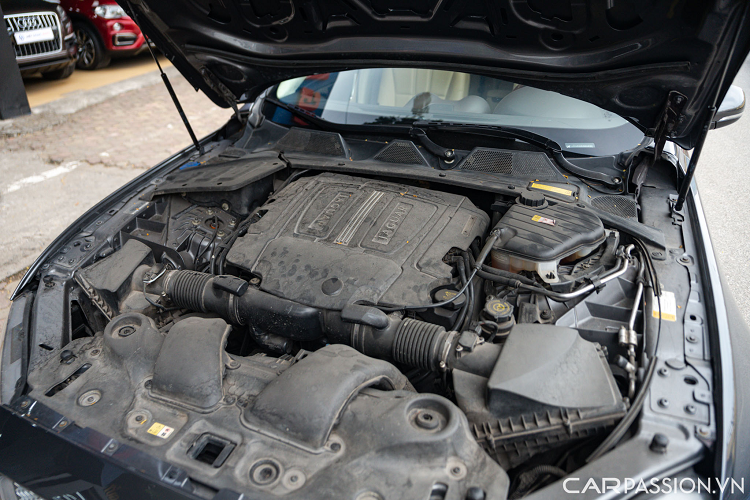 Một số trang bị an toàn nổi trội của XJL như cảnh báo chuyển làn, hỗ trợ bám làn đường, giám sát tình trạng người lái, ga tự động thông minh, hỗ trợ dừng đỗ xe, kiểm soát khoảng cách đỗ xe 360 độ, hỗ trợ lùi xe, camera toàn cảnh,...