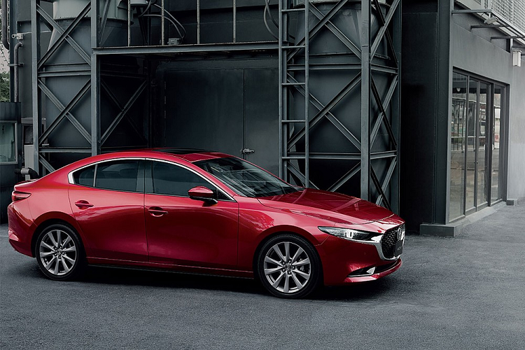 Tại thị trường Thái Lan, giá xe Mazda3 2022 dao động từ 979.000 - 1.198.000 Baht (khoảng 685 - 838 triệu đồng). Dự tính, mẫu xe này sẽ sớm về Việt Nam ngay trong năm nay.