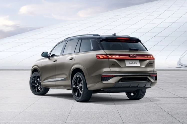 Giá xe Audi Q6 2022 tại Trung Quốc khởi điểm từ 500.000-650.000 NDT (tương đương 1,73 đến 2,25 tỷ đồng). Tuy nhiên, khách hàng chỉ cần 6.666 NDT (tương đương với khoảng 20 triệu đồng) là có thể đặt cọc mẫu xe này.