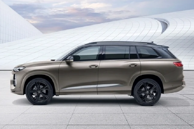 Audi Q6 2022 hạng sang được xây dựng trên nền tảng của dòng VW Teramont. Kích thước tổng thể của xe (dài x rộng x cao) lần lượt là (5.099 x 2.014 x 1.784)mm với chiều dài cơ sở đạt 2.980mm.