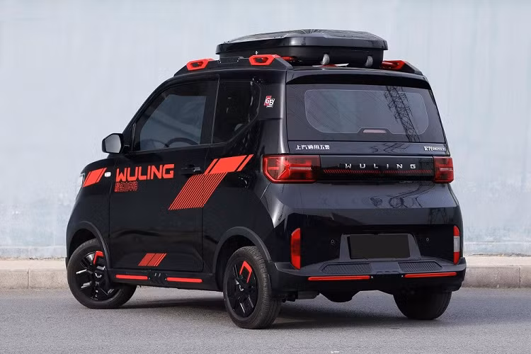 Dự đoán, giá xe Wuling Hongguang Mini EV Gameboy 2022 sẽ cao hơn đáng kể so với bản thường. Kể từ ngày 24/3/2022, giá xe Wuling Hongguang Mini EV phiên bản cũ tại Trung Quốc sẽ dao động từ 32.800 - 44.800 Nhân dân tệ (115 - 157 triệu đồng) thay vì 28.800 - 38.800 Nhân dân tệ (101 - 136 triệu đồng) như trước. Trong khi đó, Wuling Hongguang Mini EV 2022 có giá từ 34.800 - 50.600 Nhân dân tệ (khoảng 122 - 177 triệu đồng).