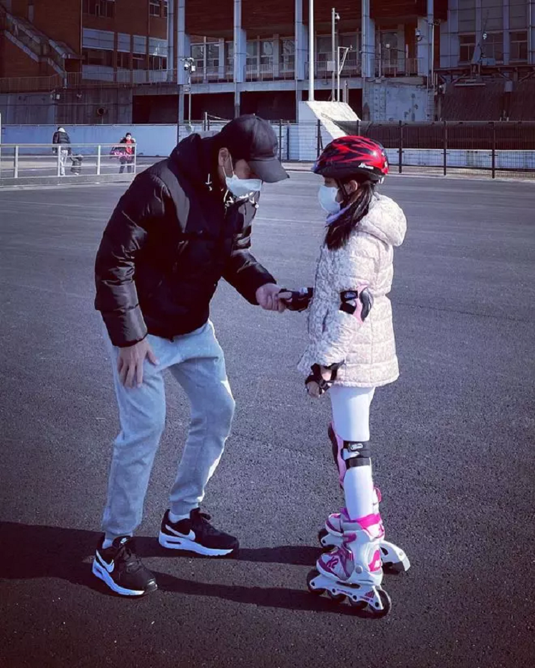 'Nguoi tinh man anh' Ly Nha Ky: Thieu gia tai phiet, hon nhan vien man-Hinh-6