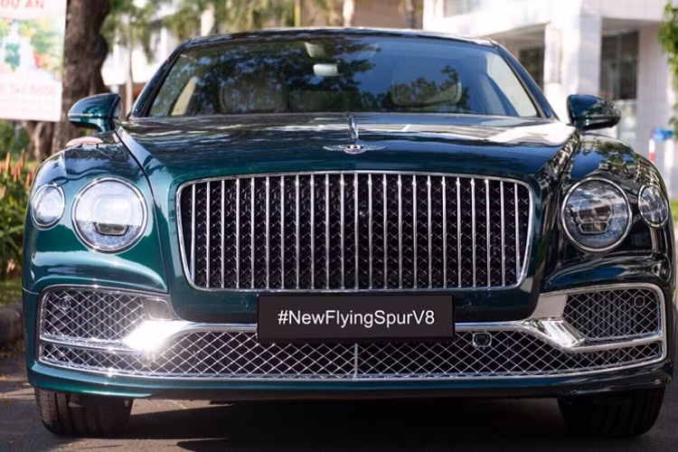 Can canh Bentley Flying Spur V8 chinh hang, khong duoi 20 ty dong