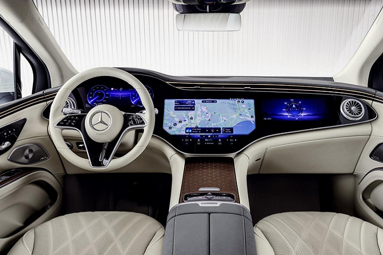 Được định vị trong phân khúc SUV hạng sang cỡ lớn, Mercedes-Benz EQS SUV 2023 sở hữu chiều dài 5.130 mm, chiều rộng 1.955 mm, chiều cao 1.727 mm và chiều dài cơ sở 3.200 mm. Kích thước này mang đến không gian nội thất vô cùng rộng rãi cho xe.